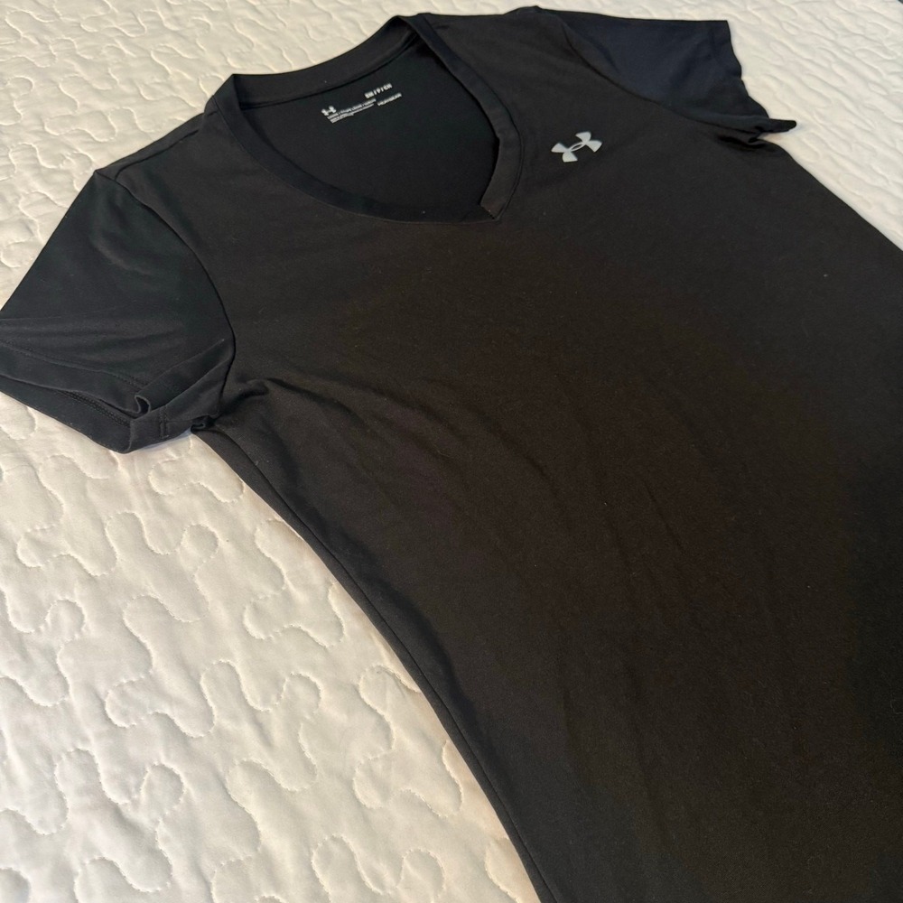 Under Armour Women Small T-Shirt Black V-Neck HeatGear Athletic Active Gym Yoga
